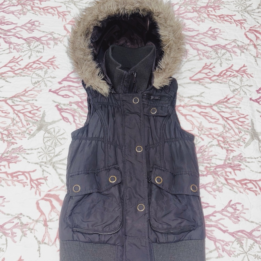 Dorothy Perkins Women’s Hooded Vest/Gillette/ Puffer jacket with Faux Fur Trim